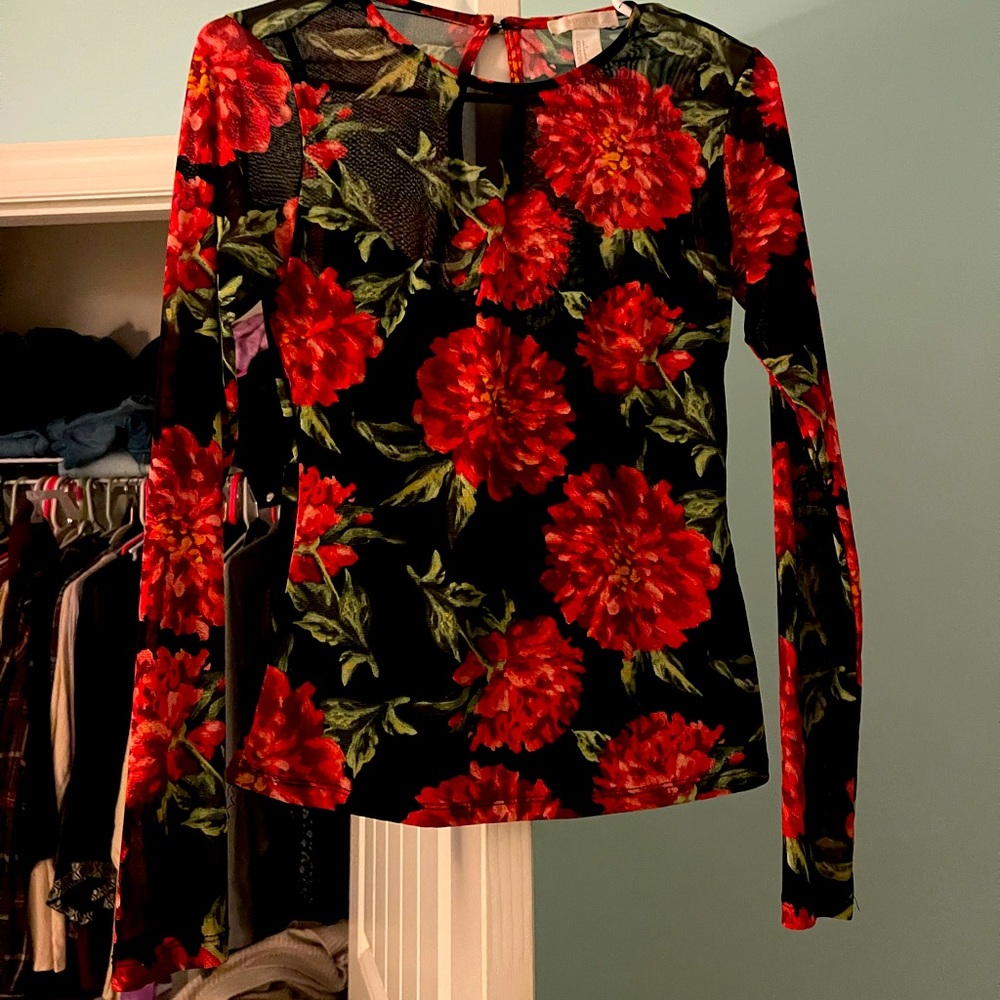 Cute floral long sleeve shirt.